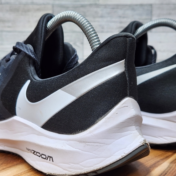 Nike Women's Size 8 Zoom Winflo 6 Shoes Black Running Sneakers BQ3192-003 - Picture 7 of 16